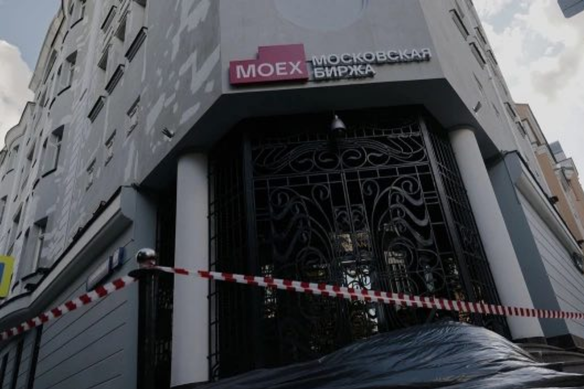Moskova Borsası'nda dolar ve euro cinsinden işlemler sonlandırılıyor