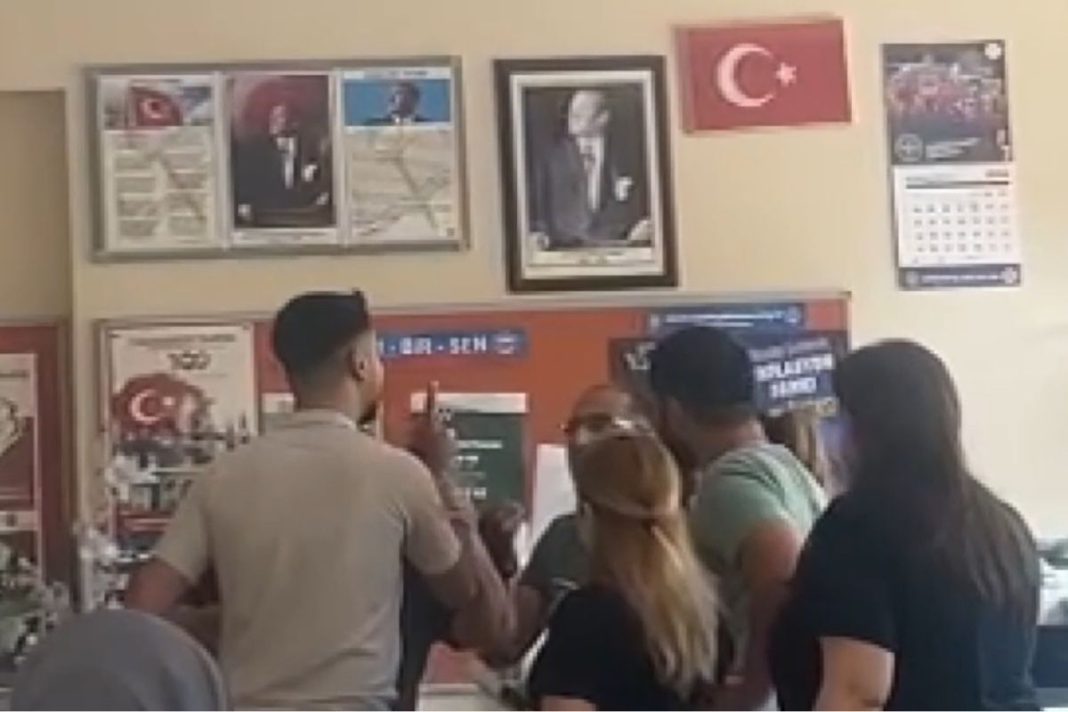 Öğretmene öğretmenler odasında yumruklu saldırıya soruşturma