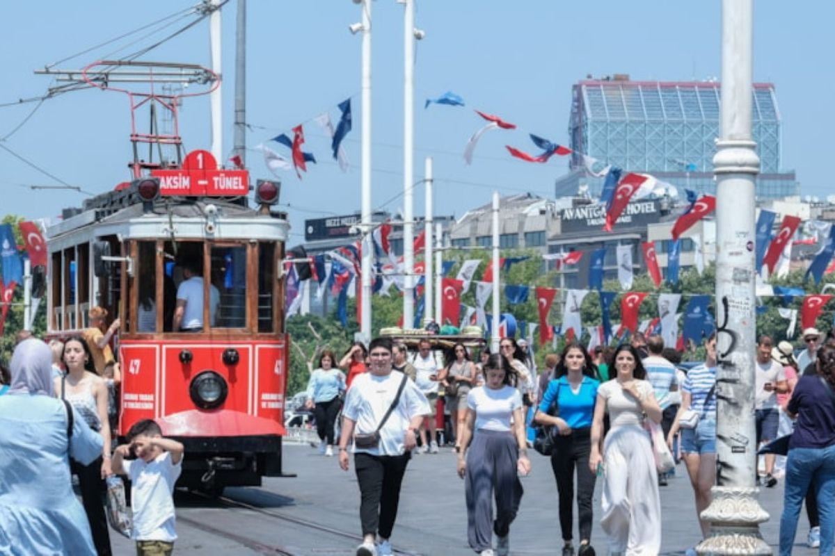 Bayramda hava az da olsa 'normal'e dönüyor