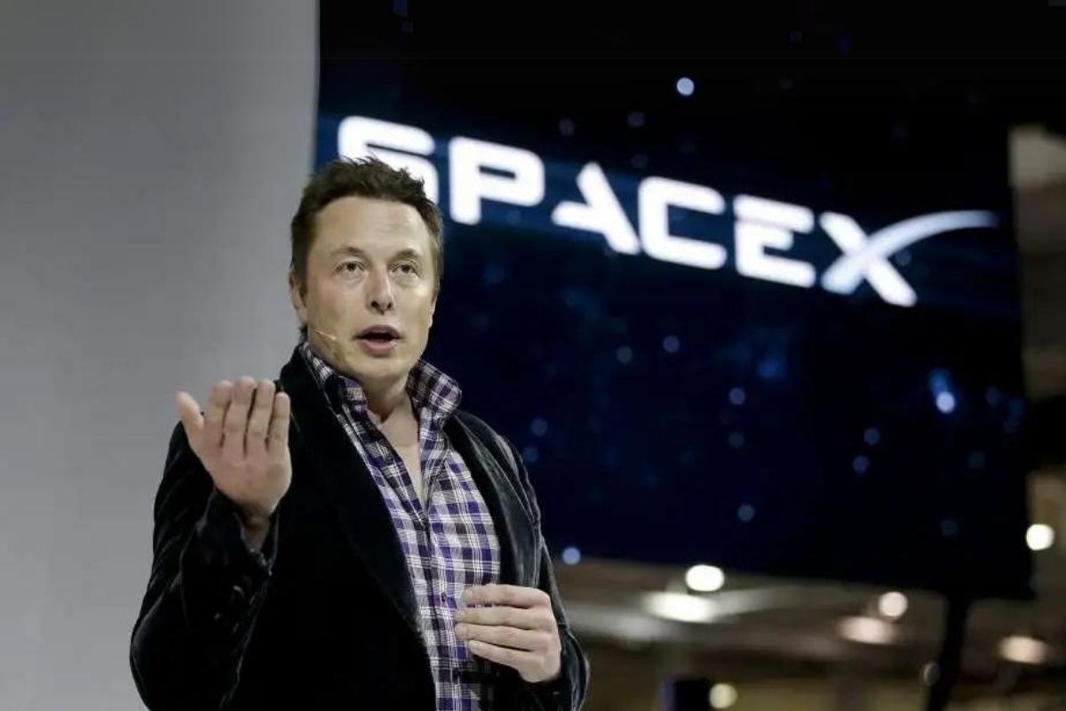 SpaceX'in eski çalışanları haksız yere kovuldukları gerekçesiyle Elon Musk'ı dava etti