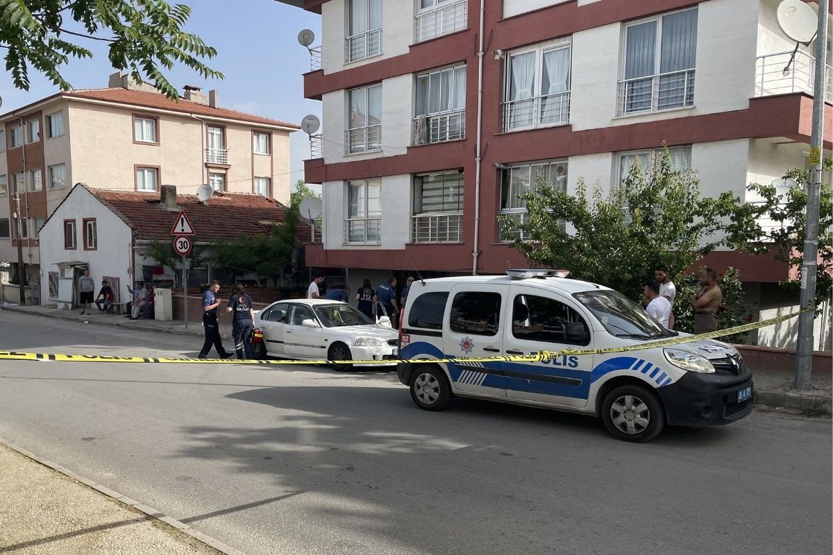 Ne kızına ne de araya giren yedi yaşındaki torununa acıdı