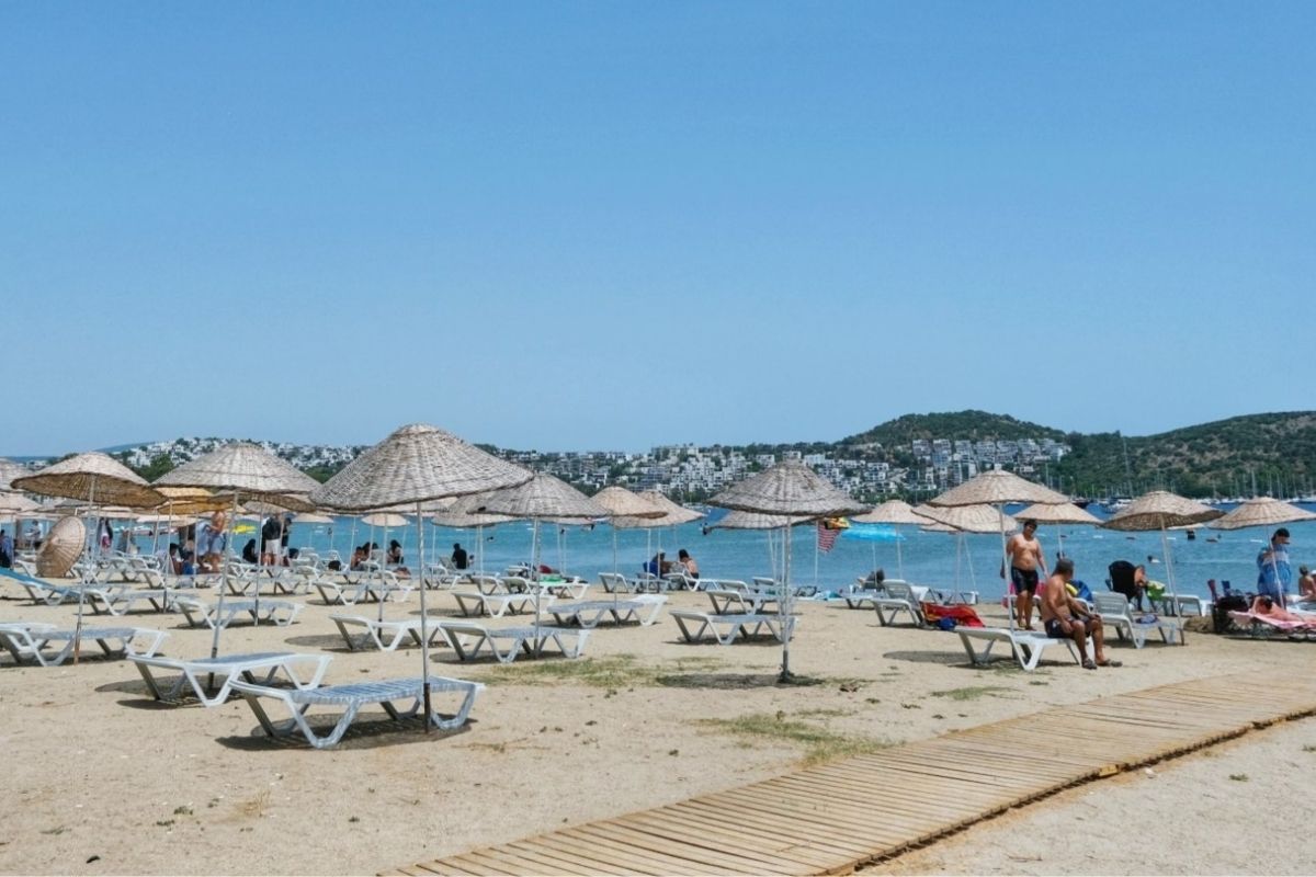 Bodrum'da kaldırılan ücretsiz şezlonglar geri geliyor