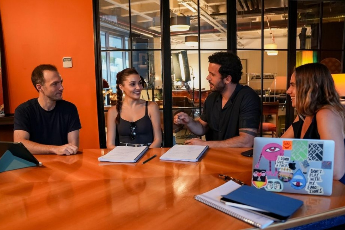 Hande Erçel ile Barış Arduç'tan ilk kare