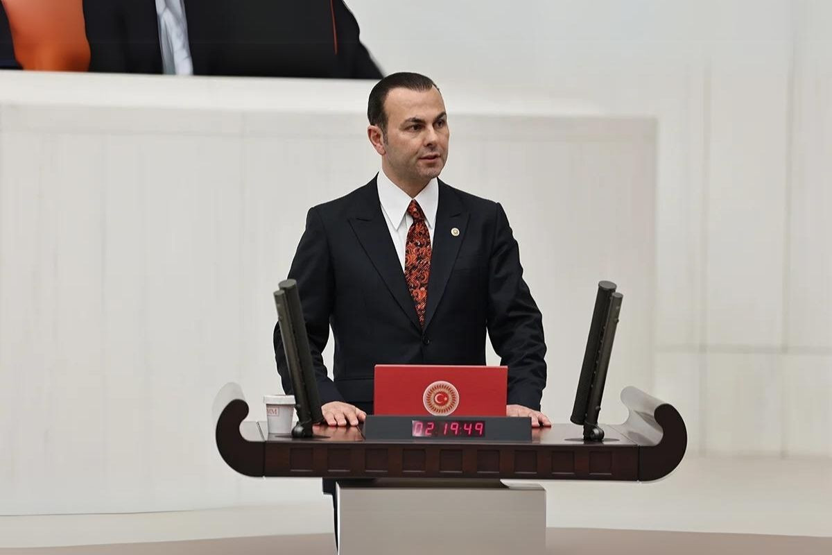 İstanbul Milletvekili Seyithan İzsiz, İYİ Parti'den istifa etti