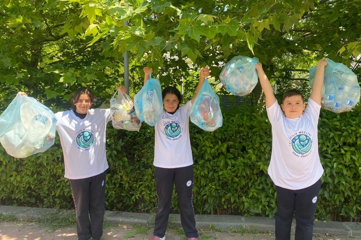 11 bin öğrenciyle plastiğe karşı çevre hareketi