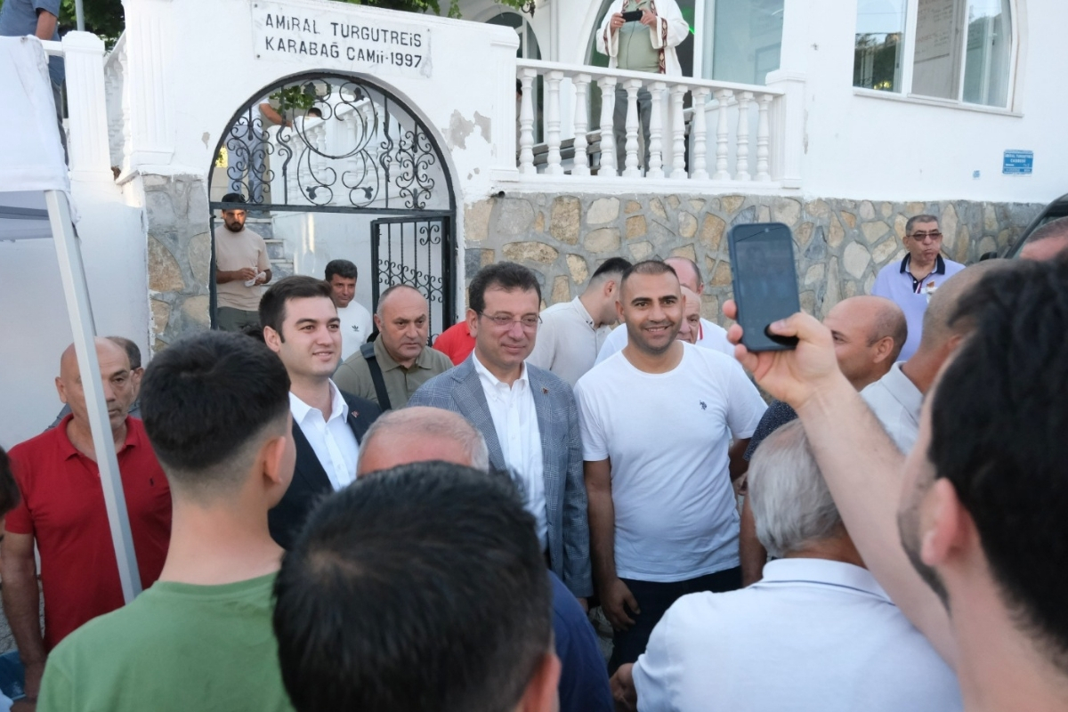 İBB Başkanı İmamoğlu, Bodrum'da vatandaşlarla bayramlaştı