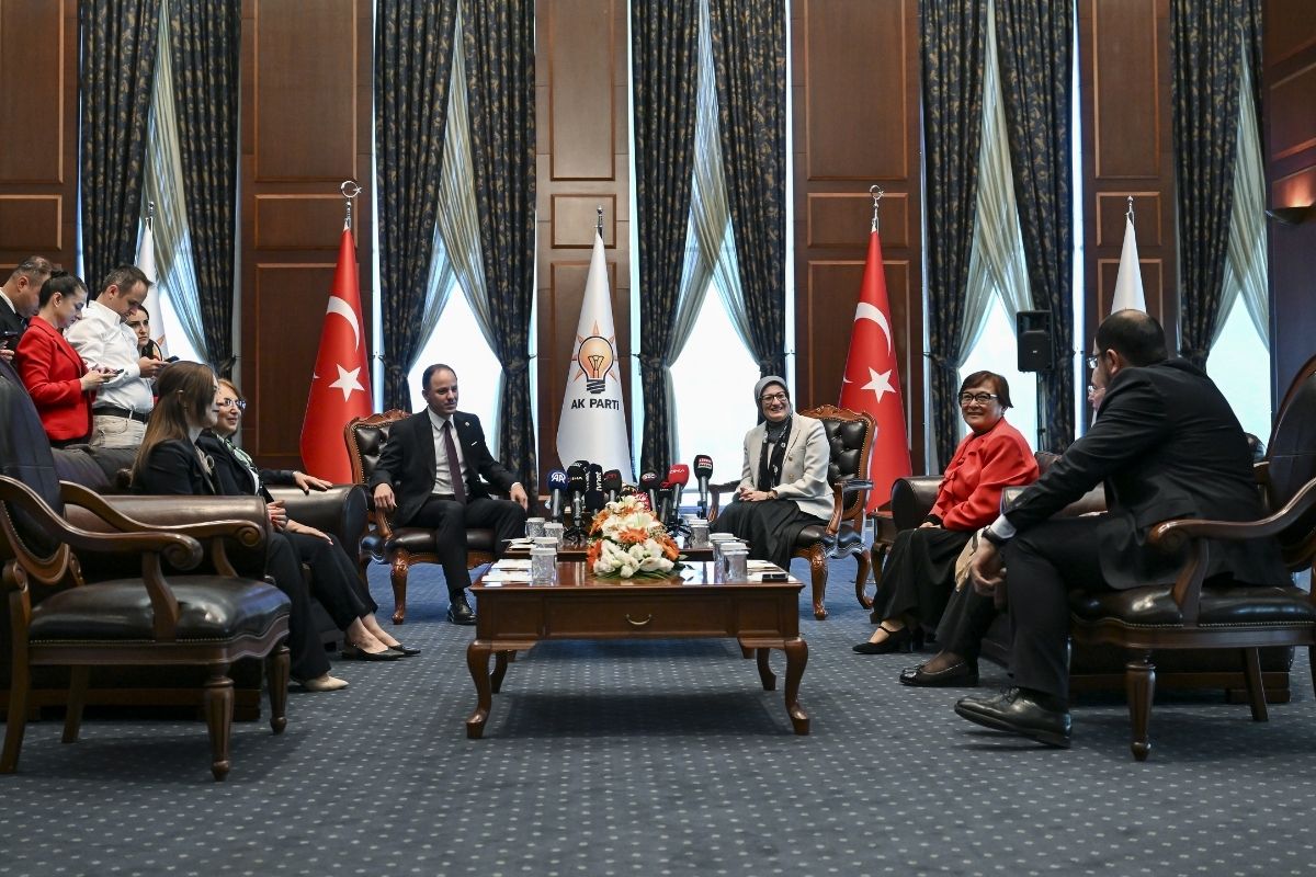 CHP ve MHP heyetlerinden AK Parti'ye bayram ziyareti
