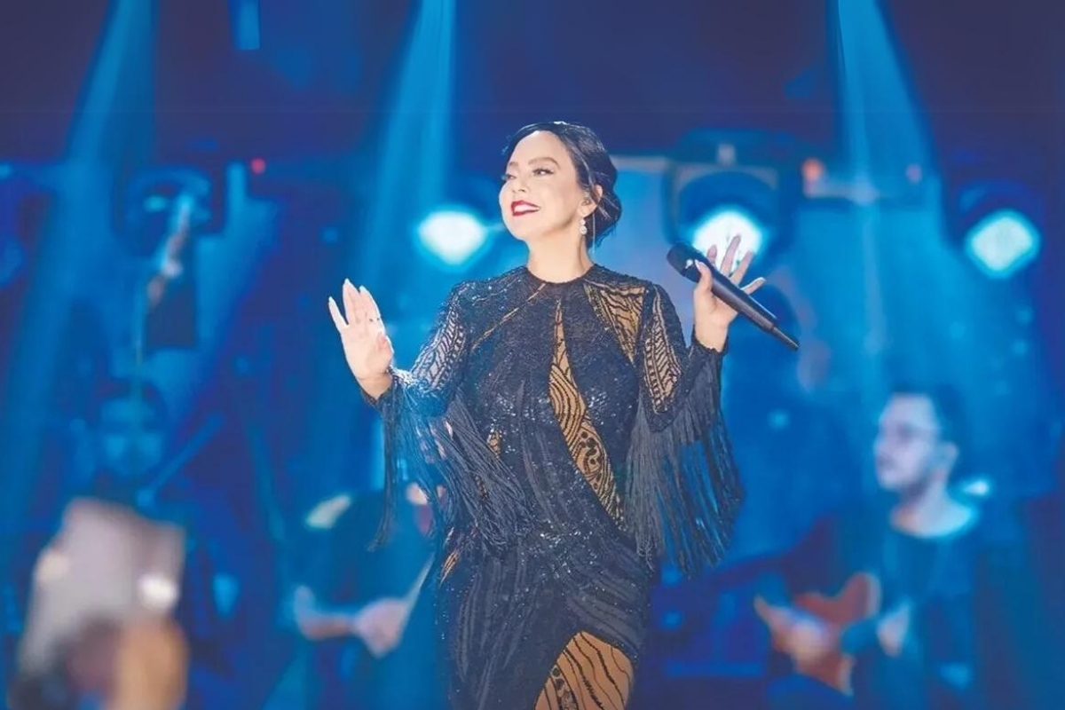Ebru Gündeş'ten 3 günde 4 bin dinleyici performansı