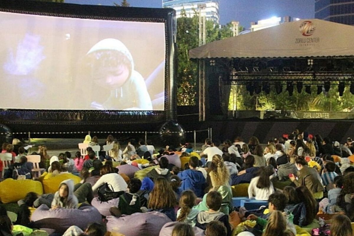 Zorlu PSM'de bu hafta açık havada film gösterimleri yapılacak