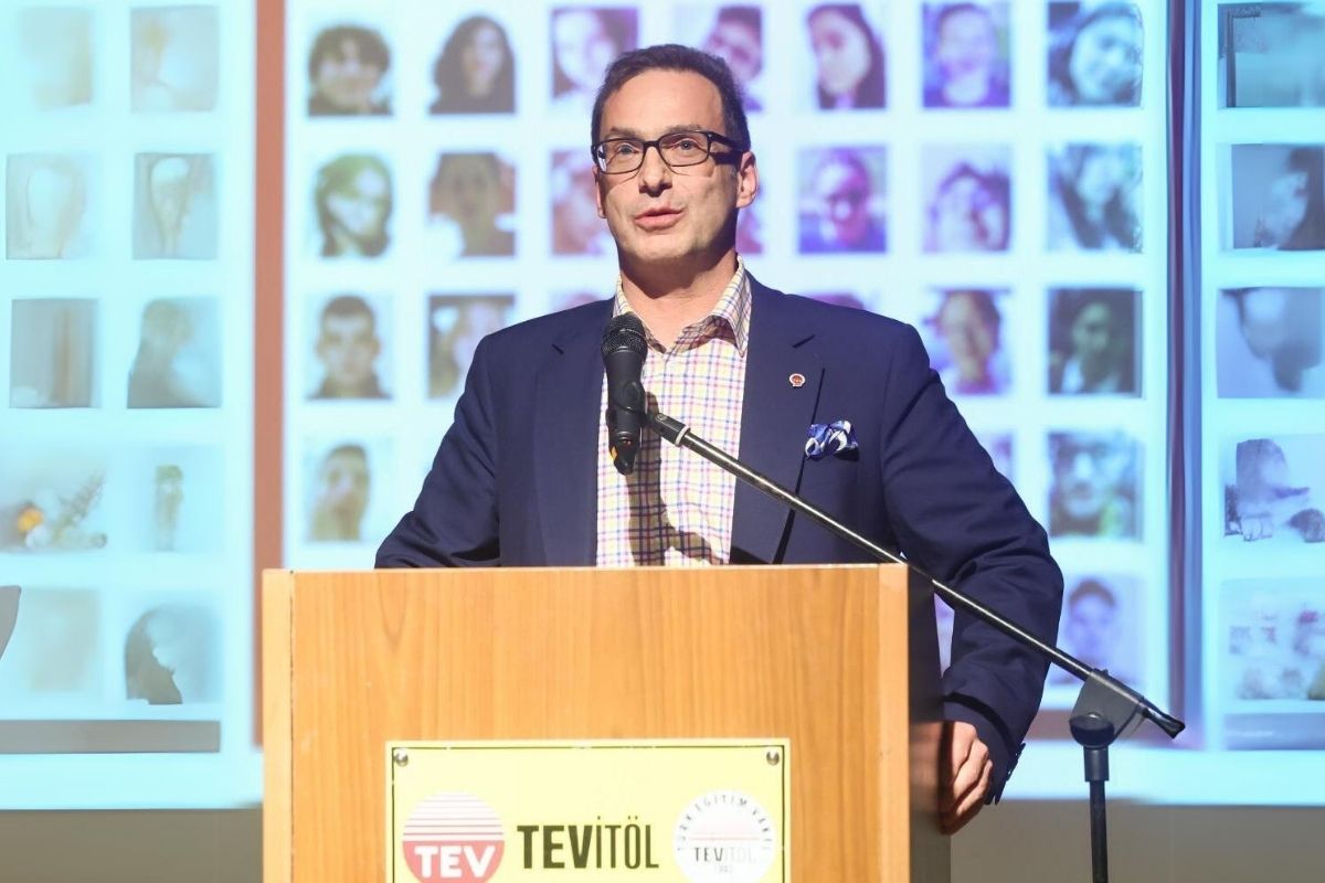 Mezuniyette gençlere seslendi