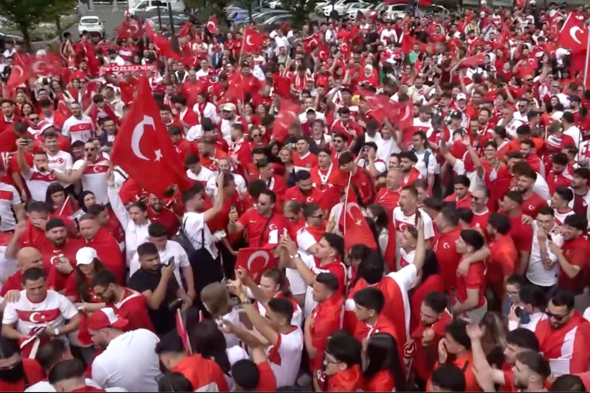 Dortmund'taki Türk taraftarlar, Türkiye- Portekiz maçı öncesinde bir araya geldi