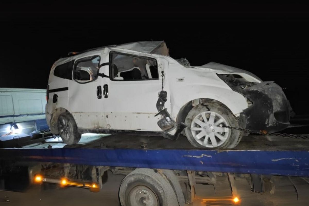 Devrilen otomobilde 3'ü çocuk 4 kişi öldü