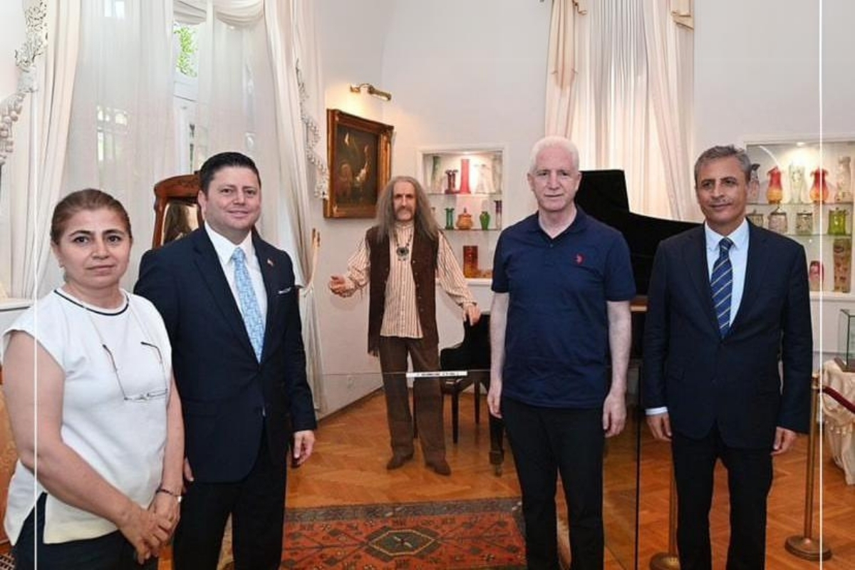 Vali Gül, Barış Manço Evi'ni ziyaret etti