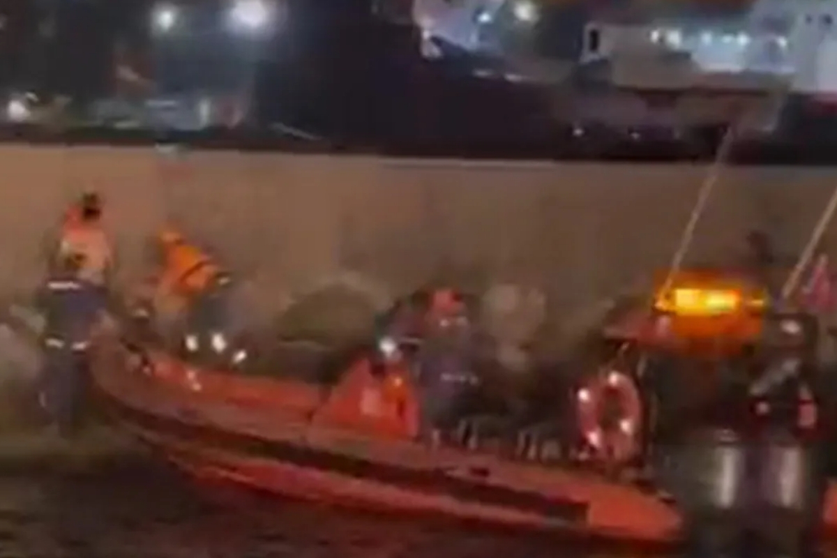 İstanbul'da batma tehlikesi olan teknedeki 8 kişi kurtarıldı