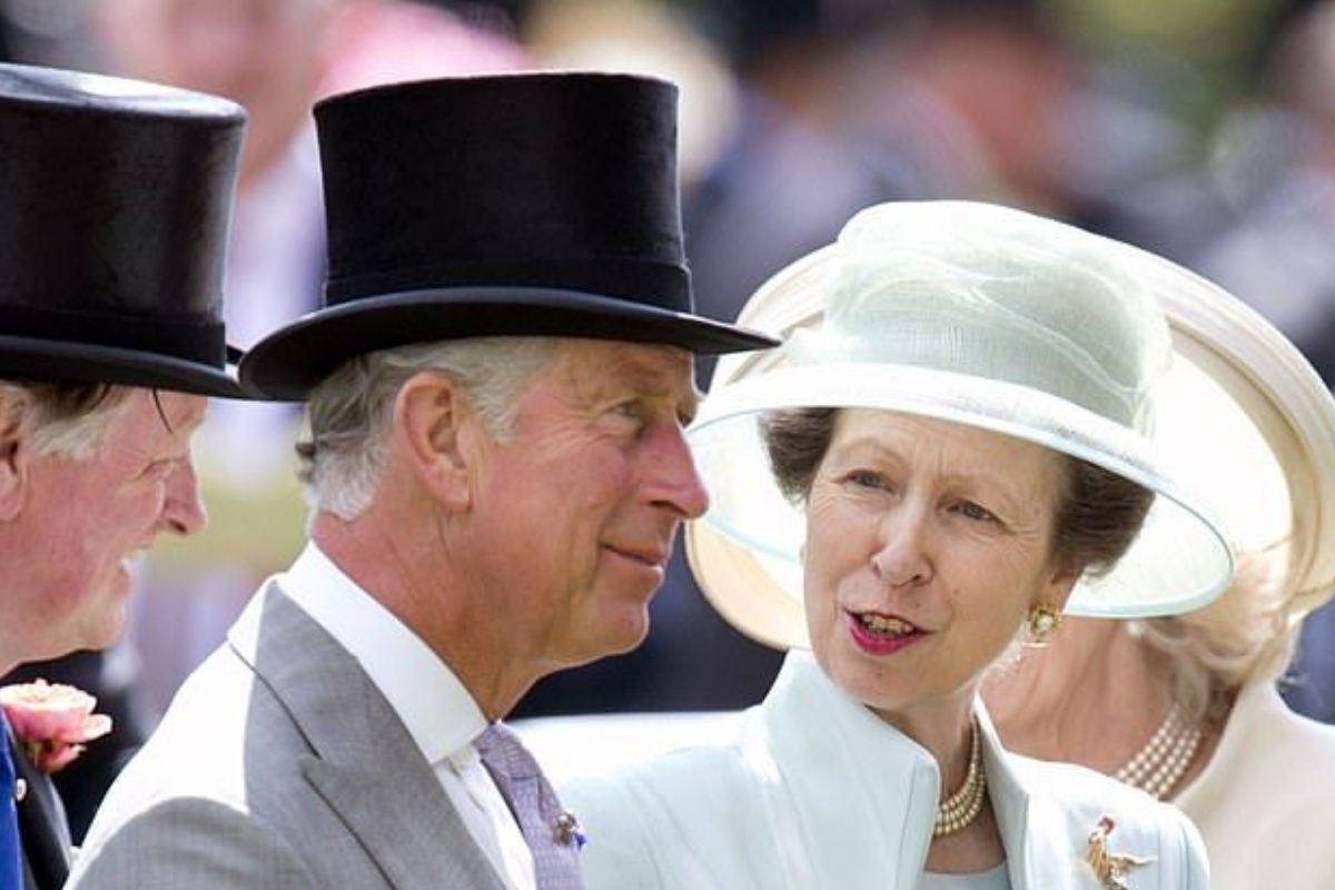 İngiltere Kralı Charles'ın kız kardeşi hastaneye kaldırıldı