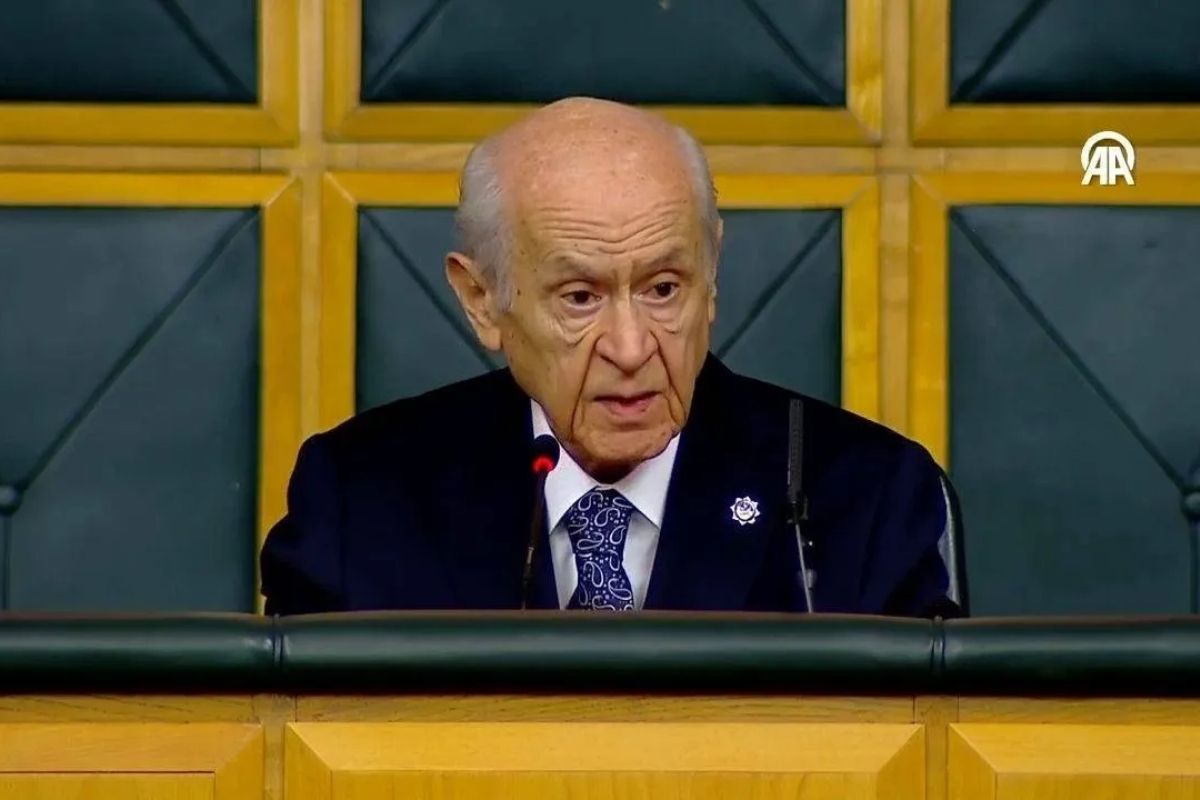 Devlet Bahçeli grup toplantısında rahatsızlandı