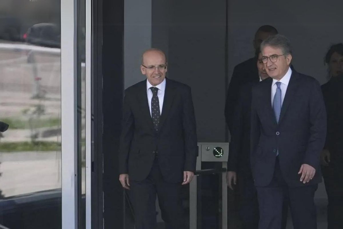 Bakan Mehmet Şimşek: Kamuoyuna yönelik mesajların tribün ve taraftar kaygısıyla verilmiş olduğunu izledik