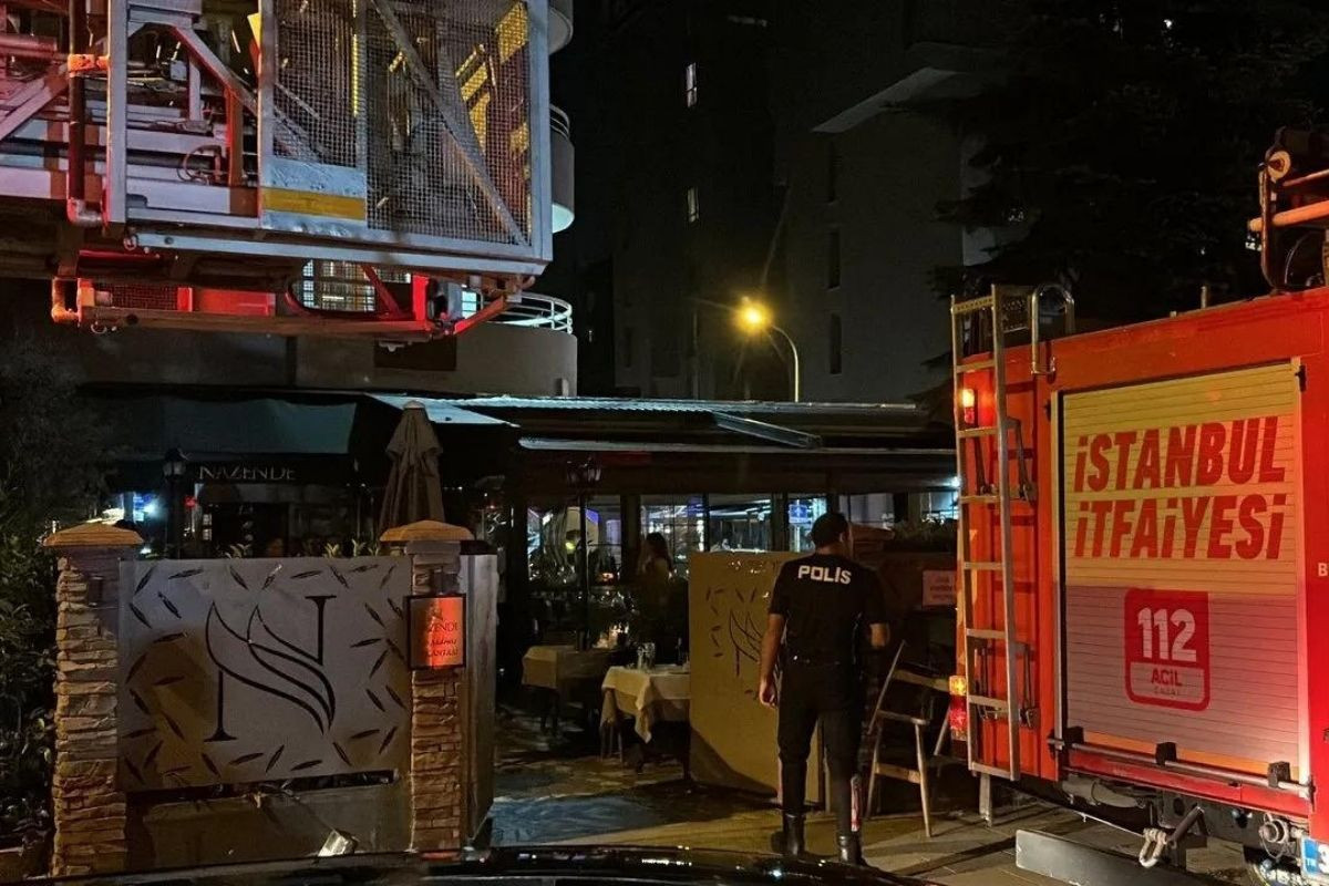 Restoranın asma tavanı çöktü, müşteriler yaralandı