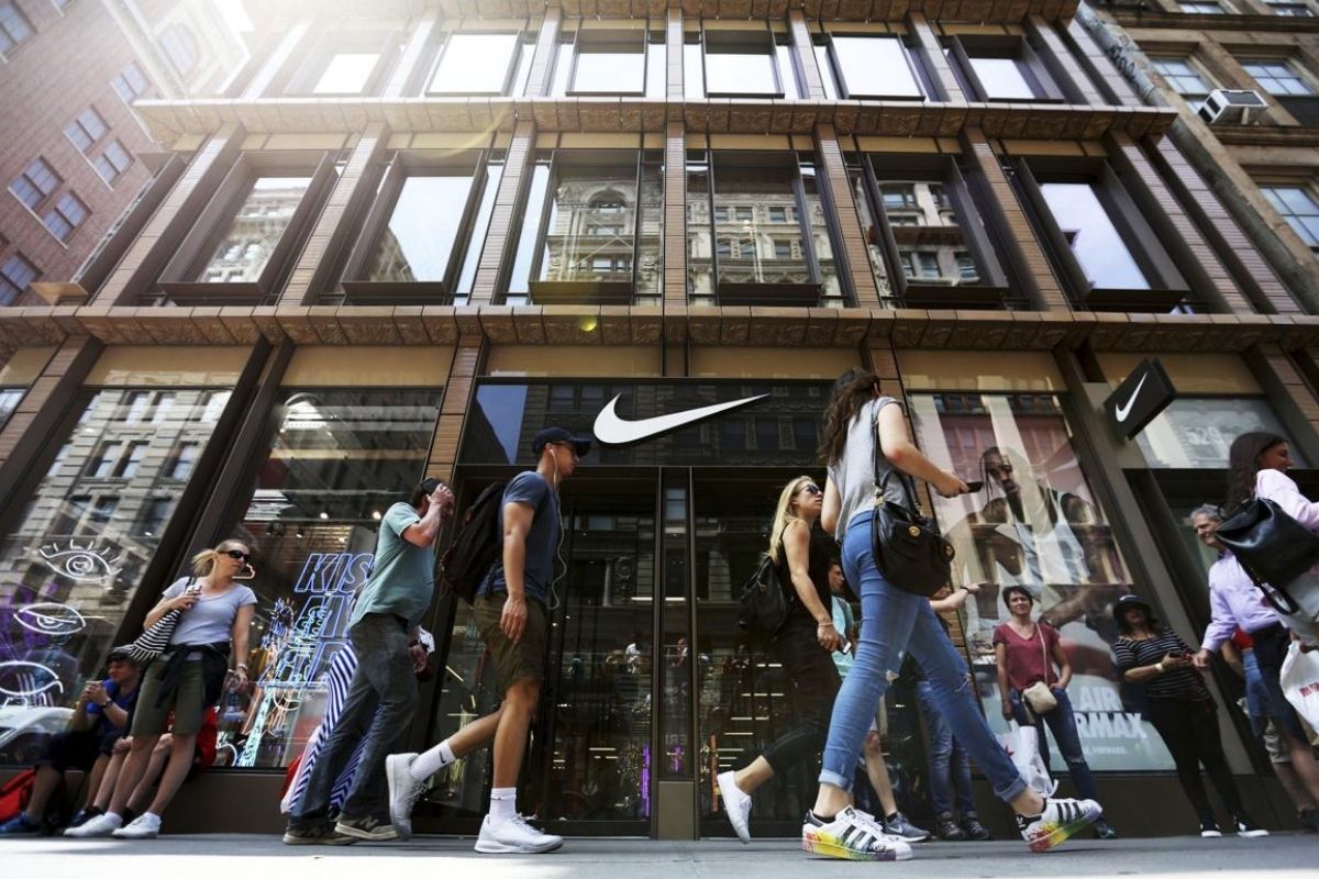 Nike düşüşte hisseler tepetaklak