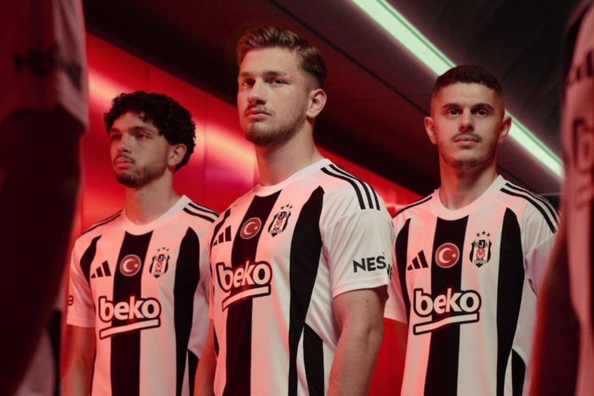 Beşiktaş'ın yeni sezon iç saha forması satışa çıktı