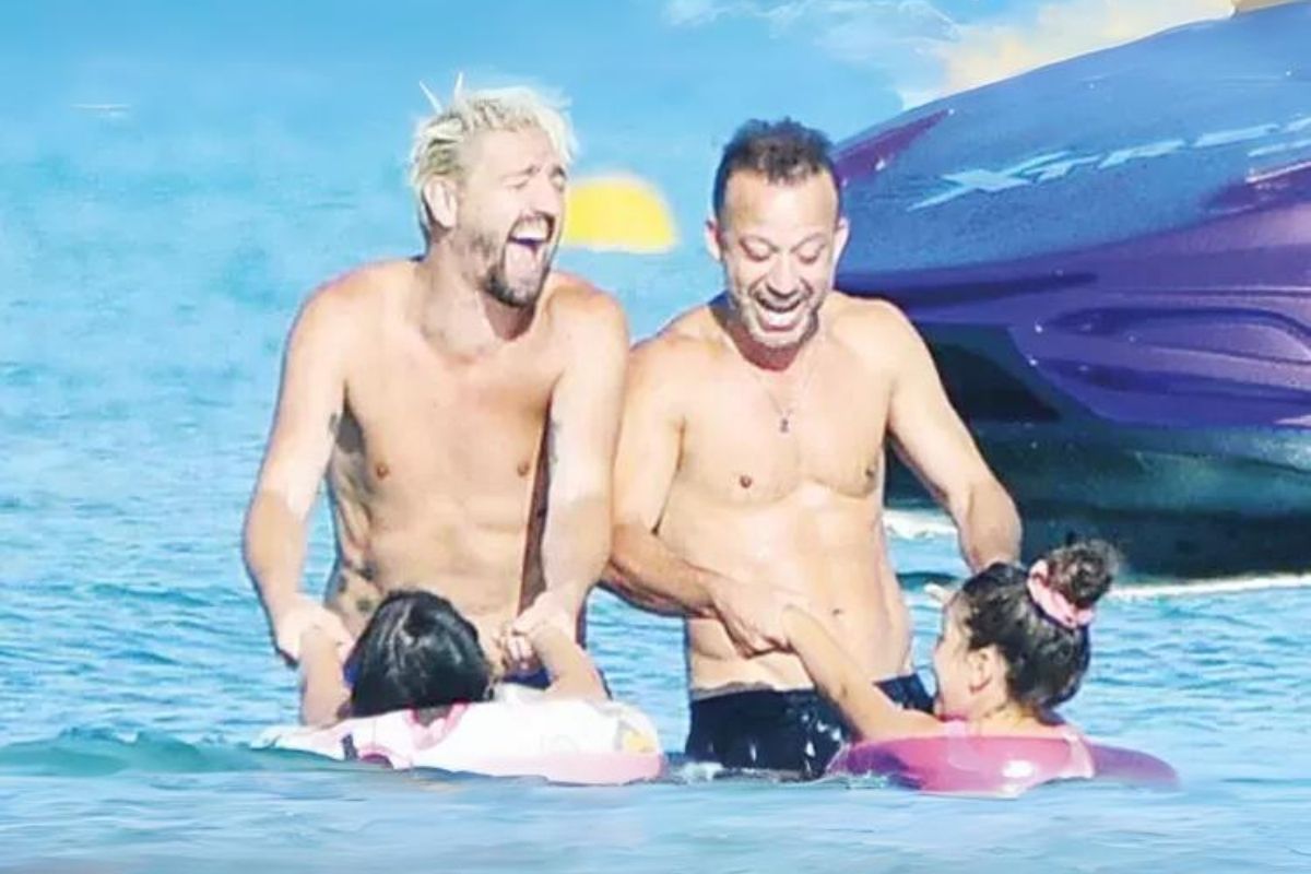 Rıza Kocaoğlu ve Caner Erkin'in deniz keyfi: Çocukları eğlendirdiler