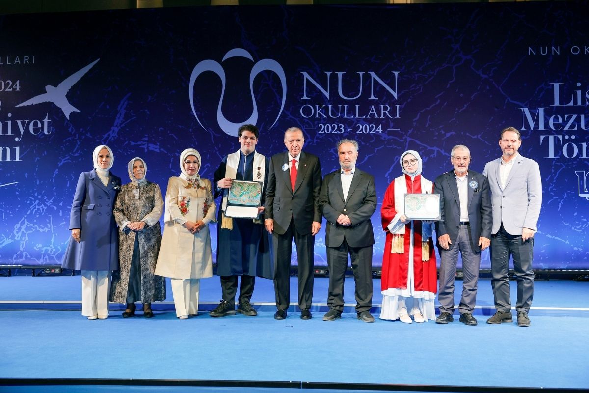 Cumhurbaşkanı Erdoğan torununun mezuniyetine katıldı