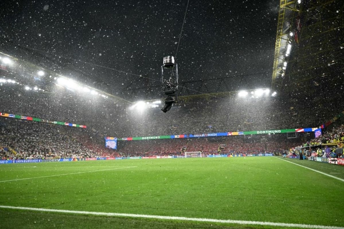 Almanya ile Danimarka arasındaki EURO 2024 maçı yağmur sebebiyle durdu