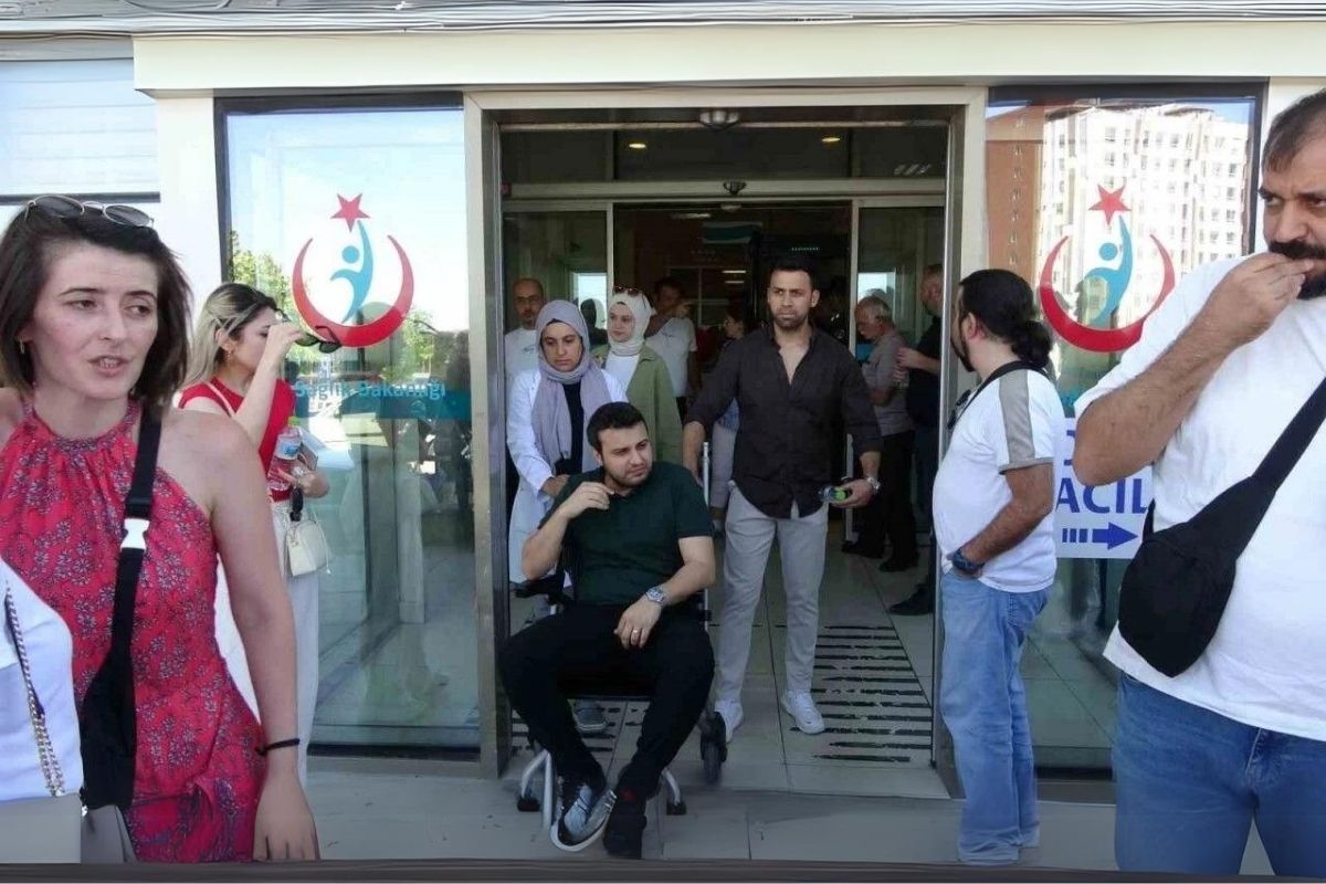 Okul yöneticileri haklarını isteyen öğretmenleri dövdü
