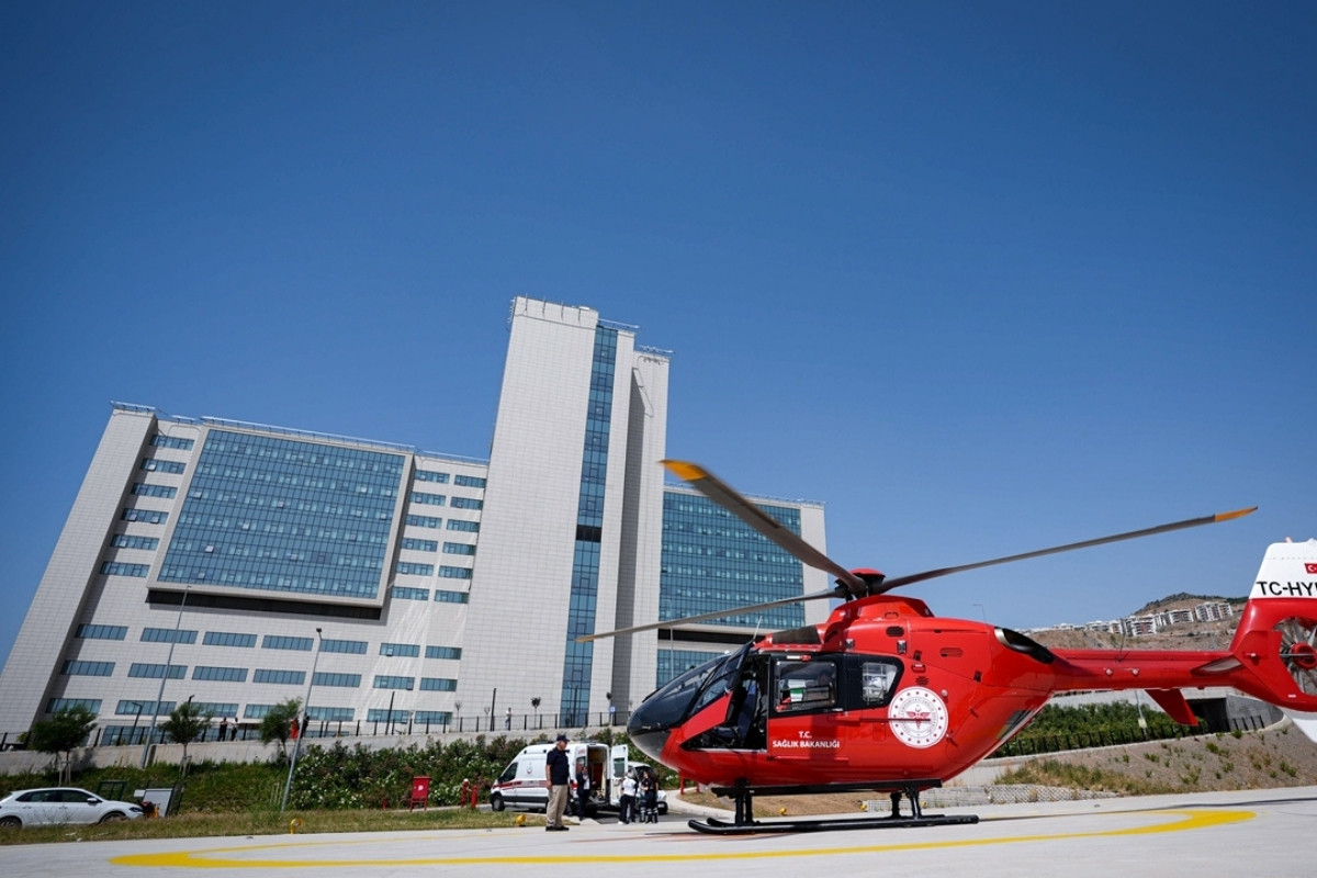 TSK'dan emekli pilotlar ambulans helikopterde hayat kurtarmak için mesai yapıyor
