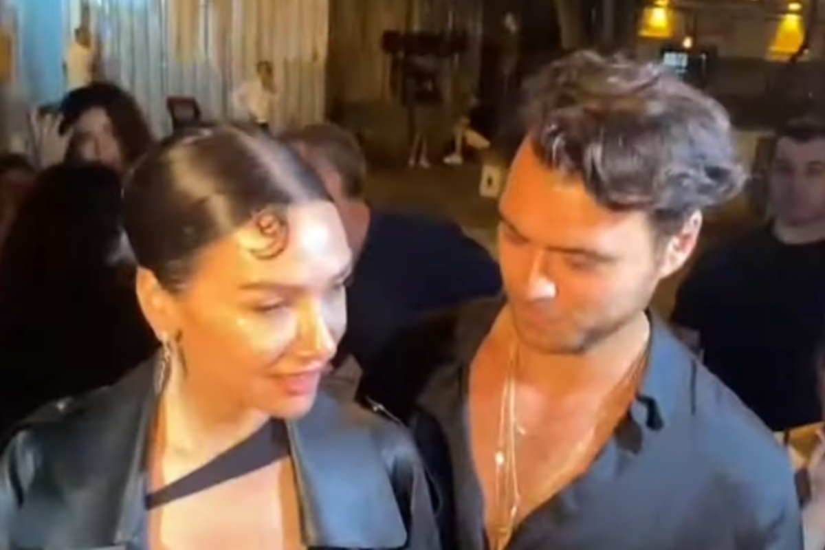 Birce Akalay doğum günü partisinde coştu
