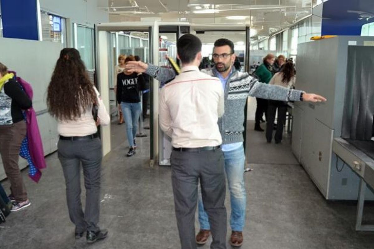 Havalimanlarında elle aramaya yeni düzenleme geliyor