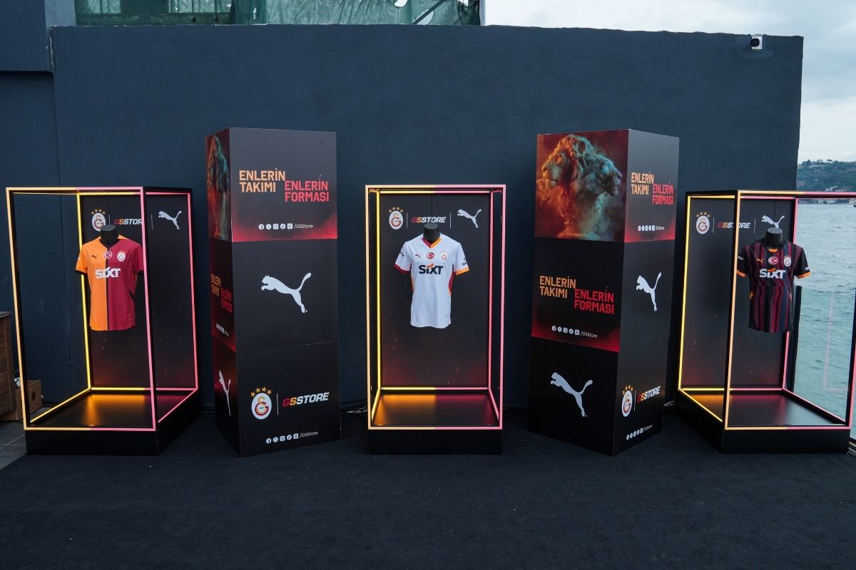 Galatasaray'da yeni sezon formaları tanıtıldı