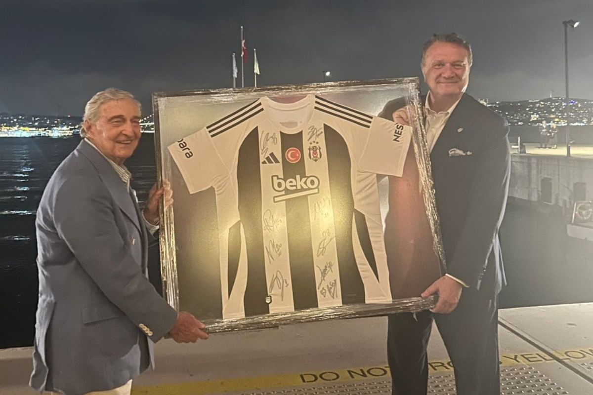 Beşiktaş Başkanı Hasan Arat, Rahmi Koç ile akşam yemeğinde buluştu