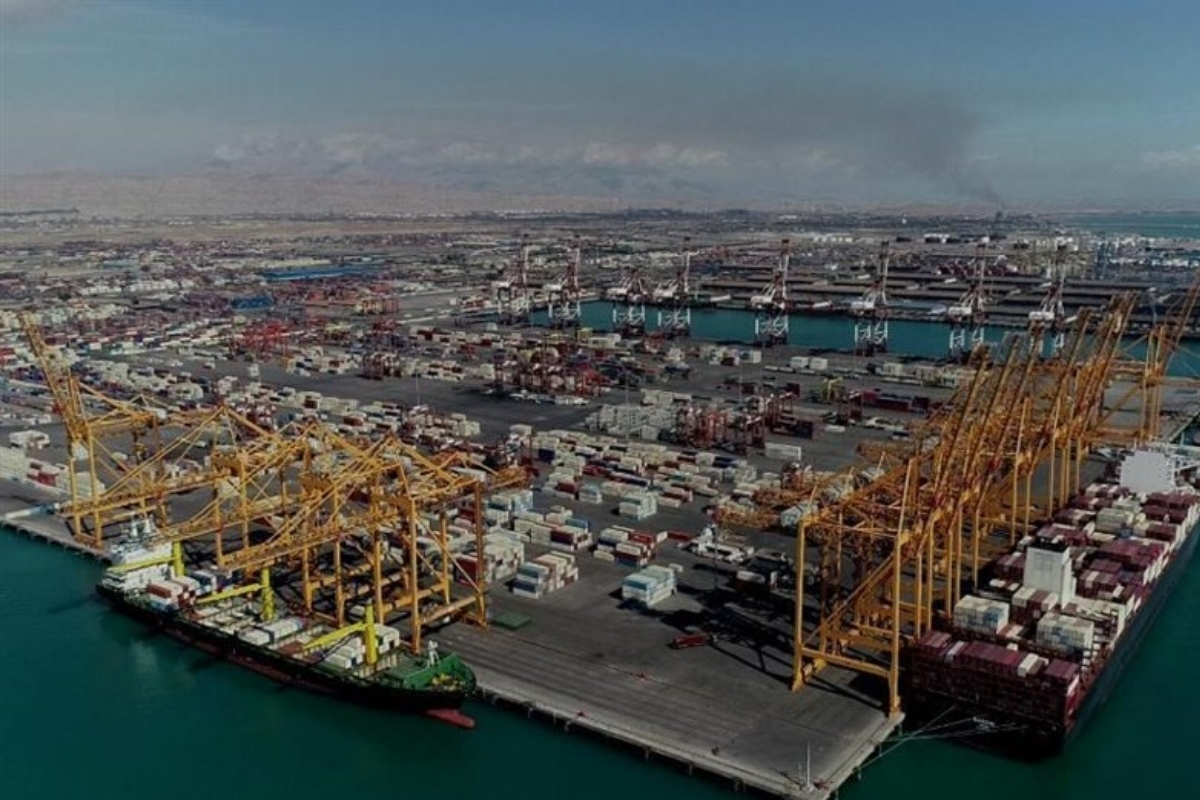 İran'daki bir limanda 2 milyon litre kaçak yakıt ele geçirildi