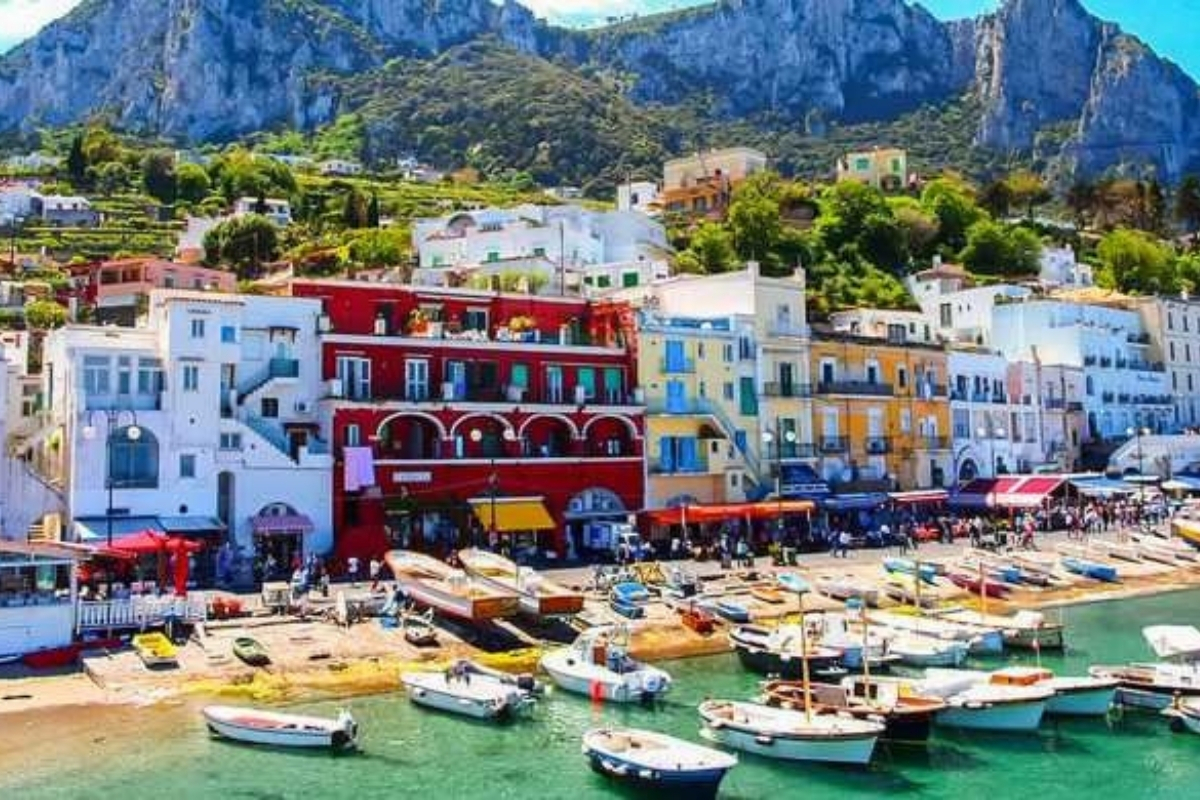 İtalya'nın tatil adası Capri, sosyete, sanat ve iş dünyasının yeni rotası oldu