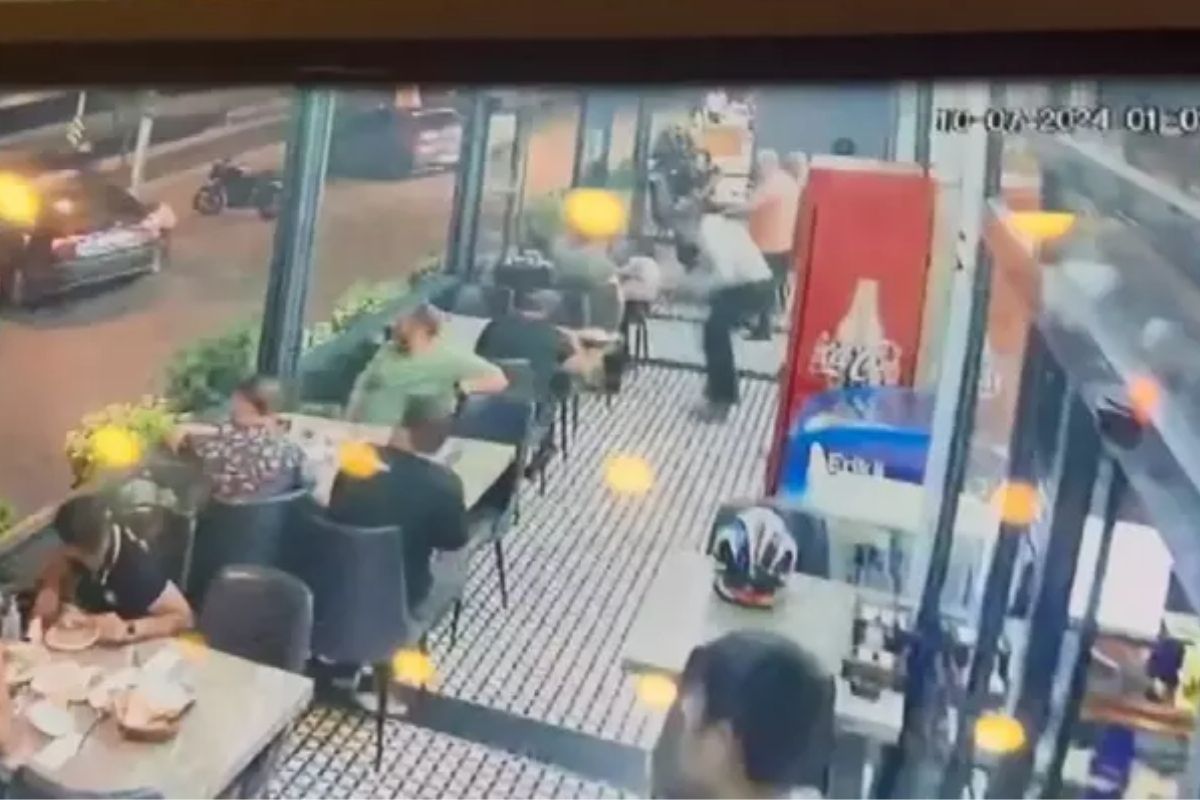 Esenyurt'ta bir restorana silahla ateş açıldı