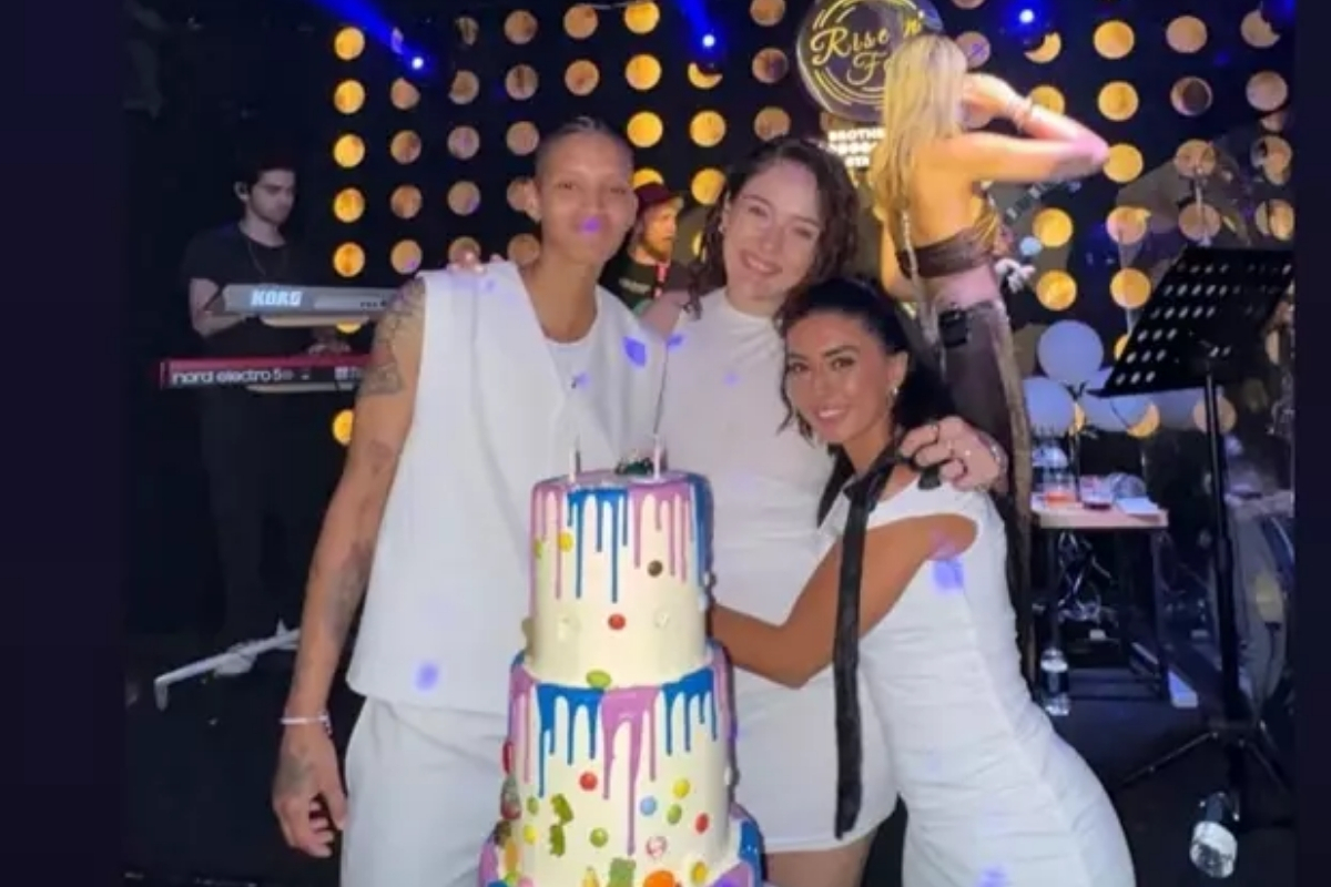 Zehra Güneş'ten 25 yaş kutlaması