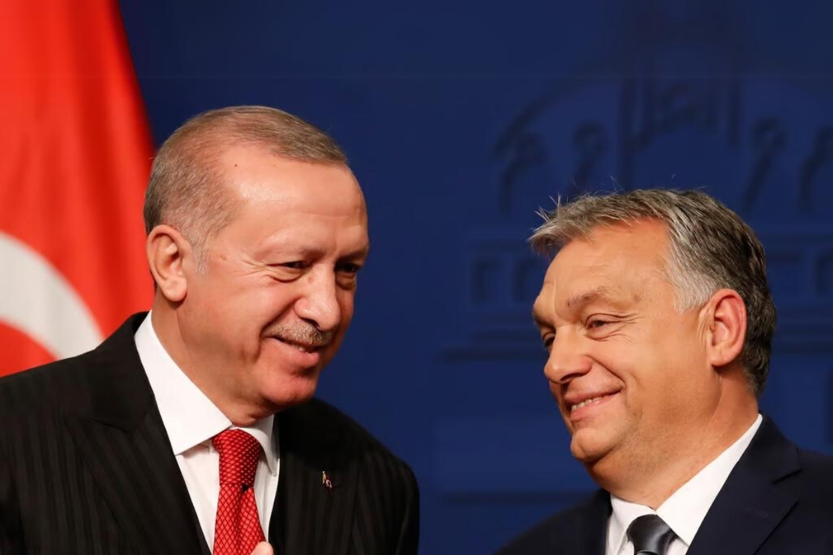 Politico yazdı: NATO'nun kötü çocukları: Türkiye ve Macaristan kendi oyunlarını oynuyor