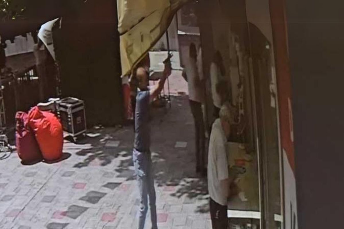 50 bin lira kaybedince şans oyunları oynadığı büfeye kurşun yağdırdı