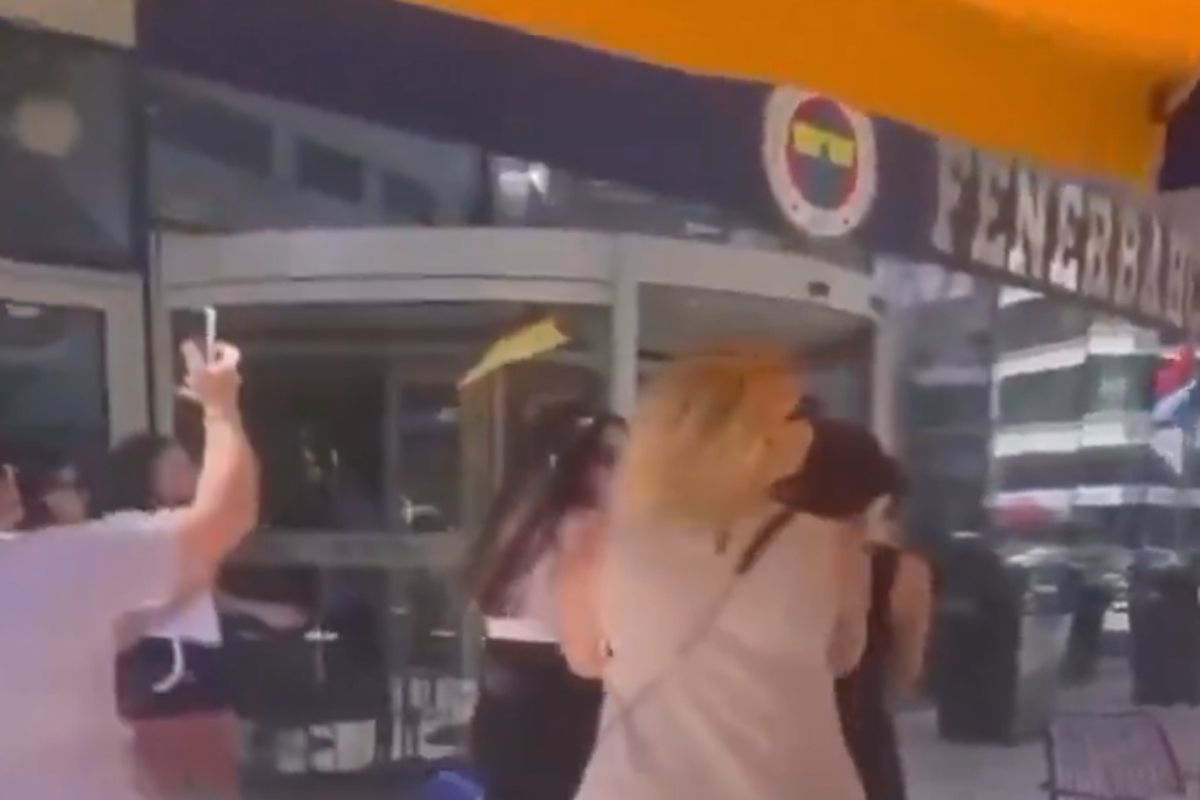 Fenerbahçe Üniversitesi'nde fahiş zam isyanı
