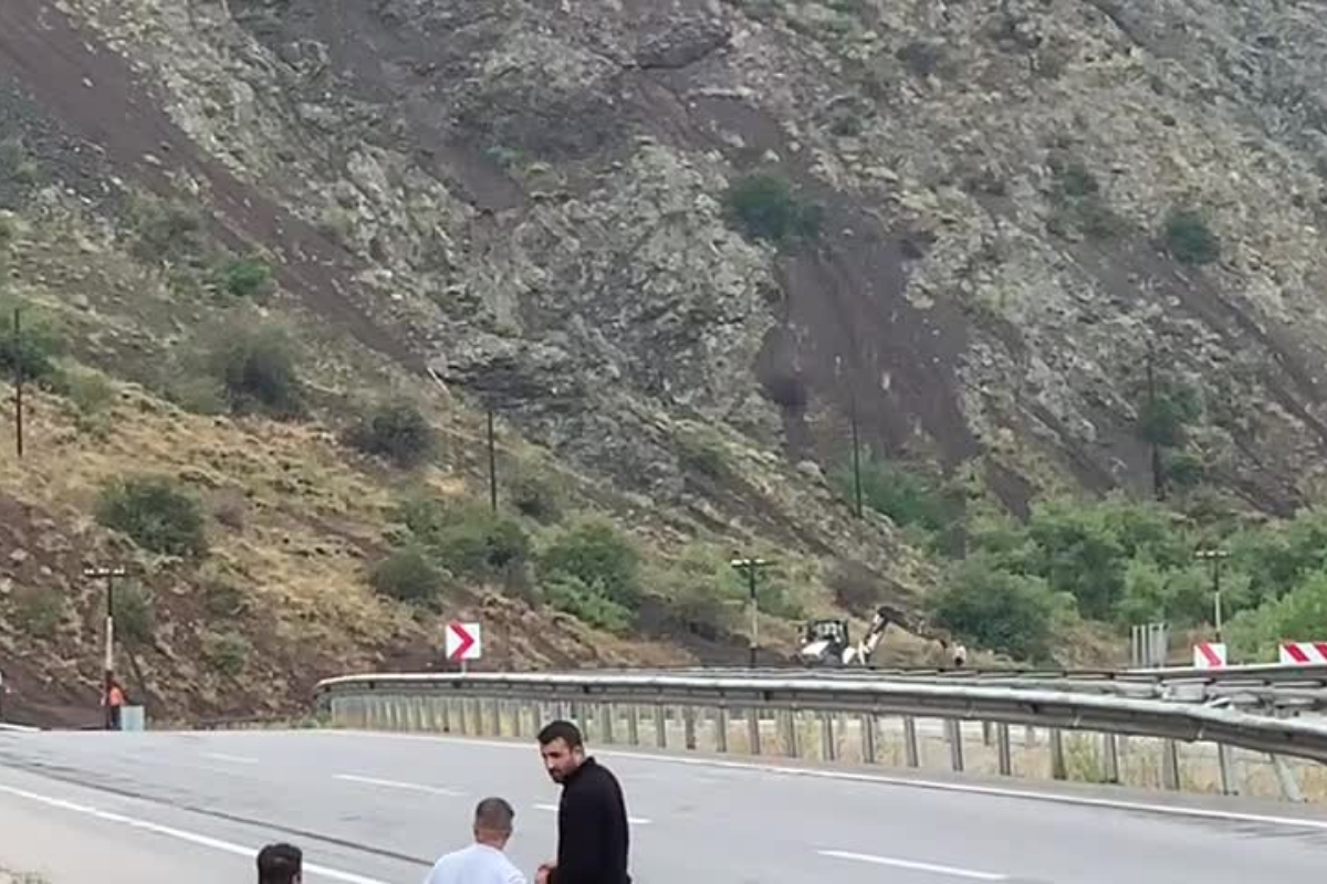Doğu Ekspresi'nin seferi heyelan nedeniyle 1,5 saat aksadı