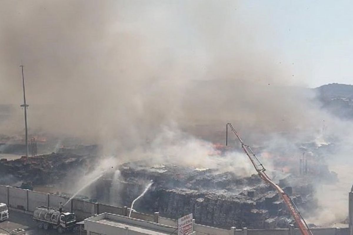 Sönmeyen yangın: Fabrika yangını dördüncü gününde