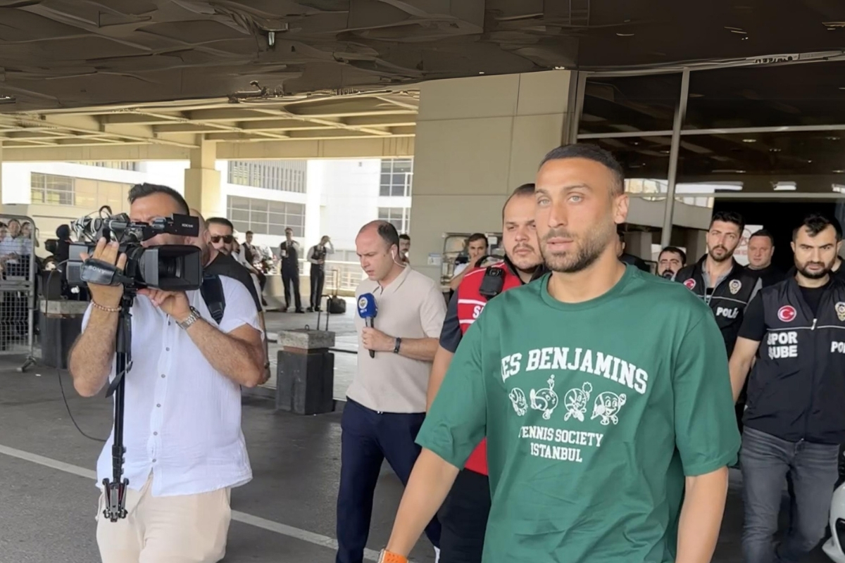 Fenerbahçe'nin anlaştığı Cenk Tosun, İstanbul'a geldi