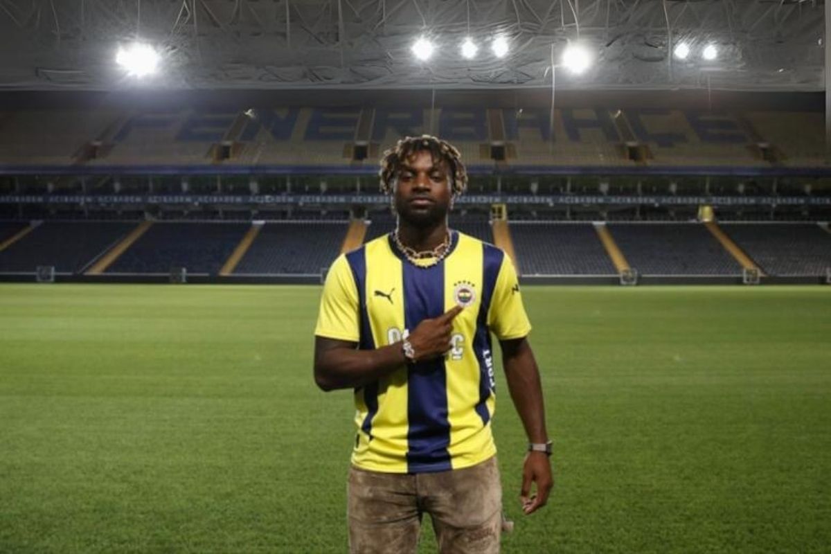 Fenerbahçe Allan Saint-Maximin'in maliyetini KAP'a bildirdi