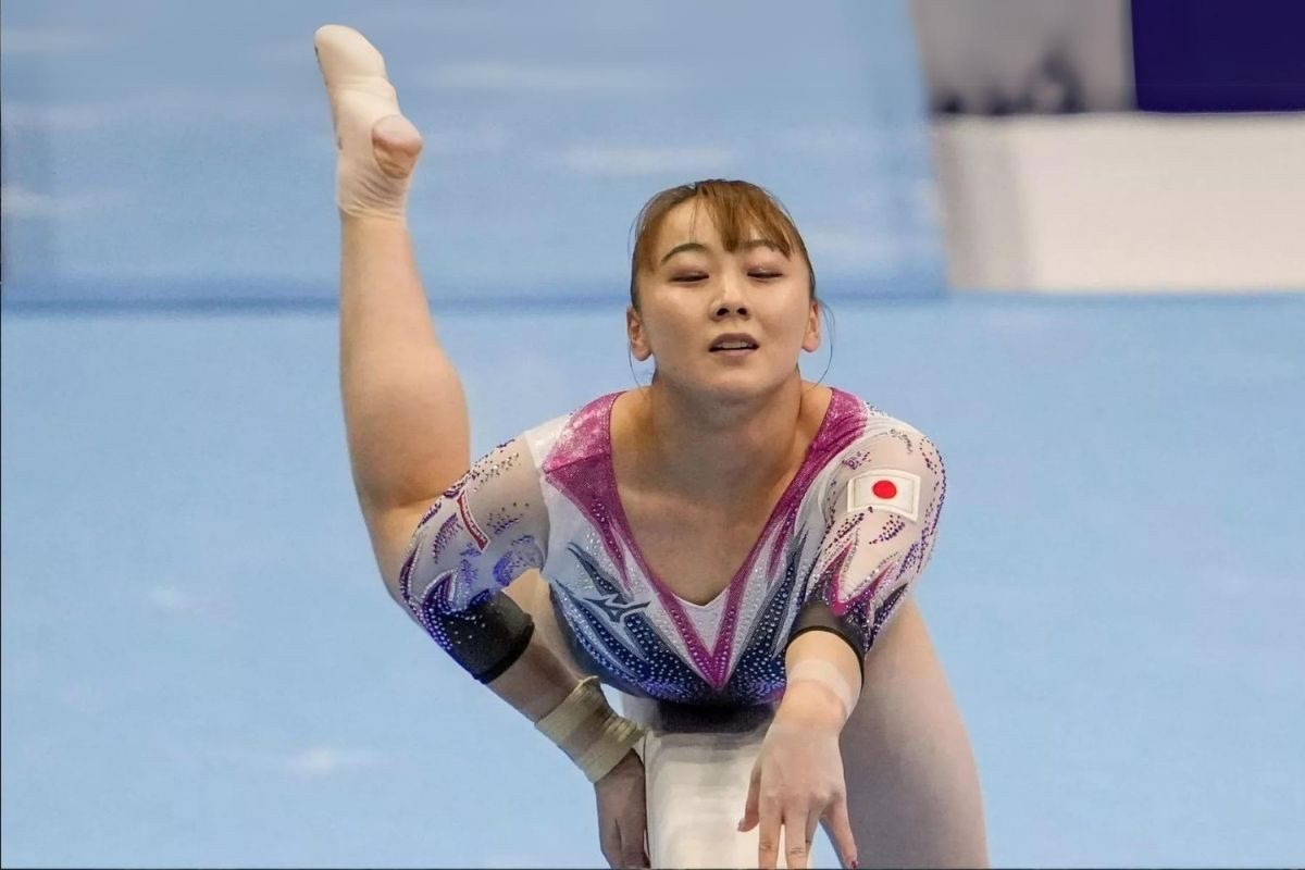Japonya kadın jimnastik takımının kaptanı Miyata, sigara içtiği için Olimpiyatlar'dan men edildi
