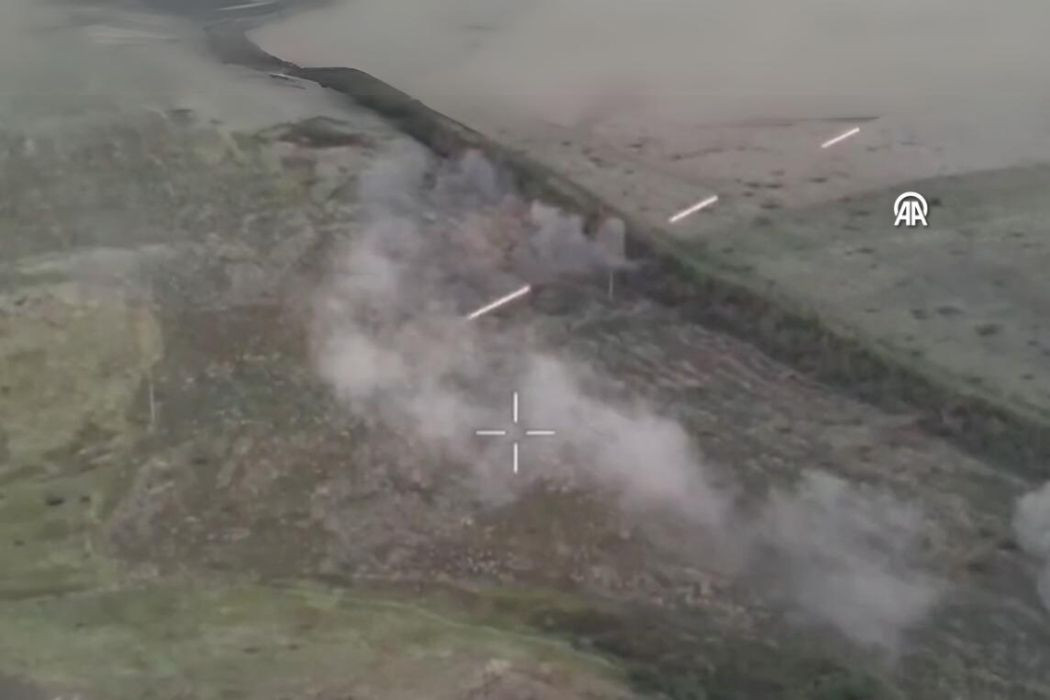 Ruslar'dan paraşütlü baskın: Film gibi savaş görüntüleri