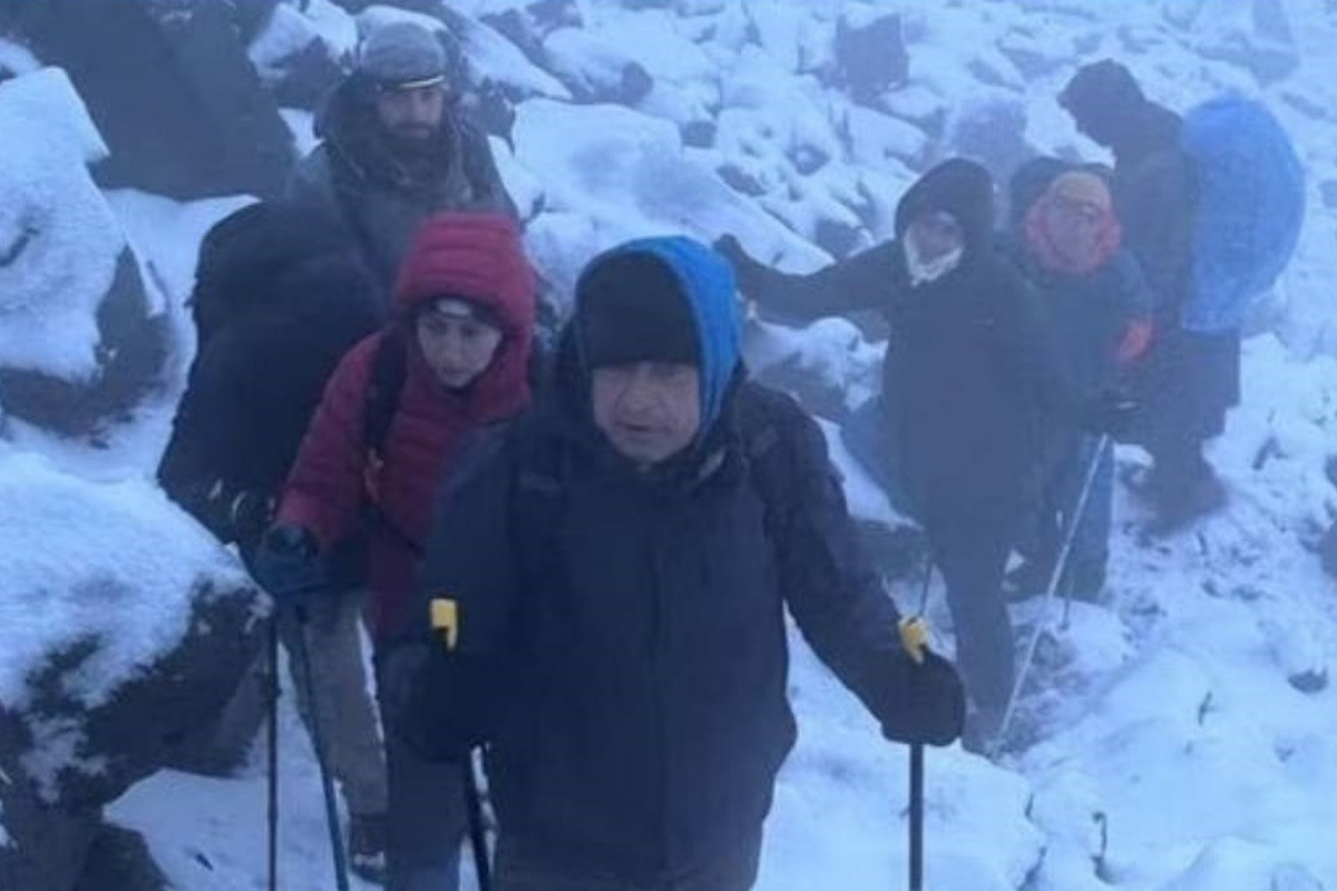 Ağrı Dağı'nda hayatını kaybeden 2 kişinin cenazeleri indiriliyor