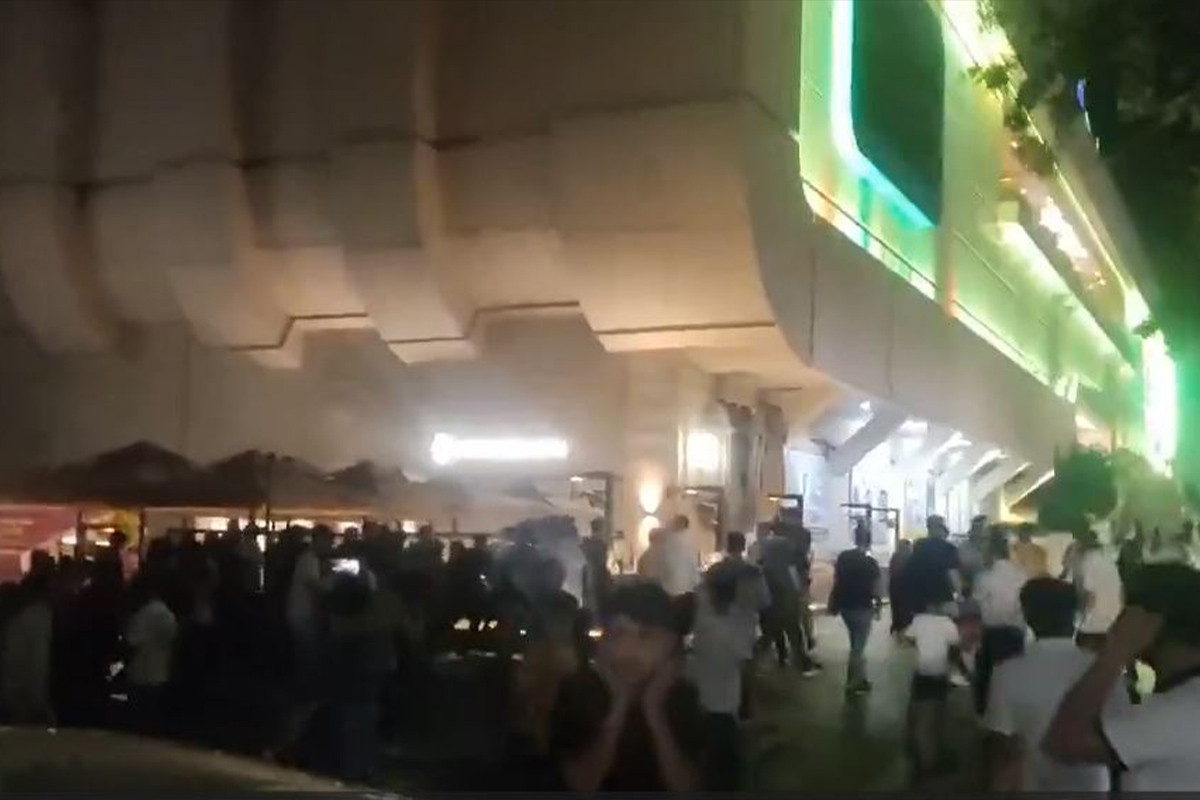 Batman’da İsrail'i protesto eden bir grup, Starbucks'a saldırdı