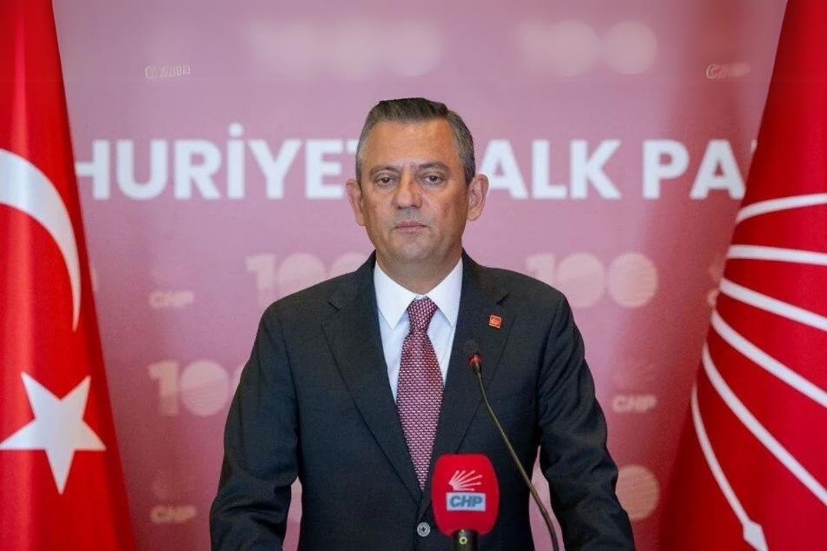 Özel'den CHP'ye "Baba evi" benzetmesi