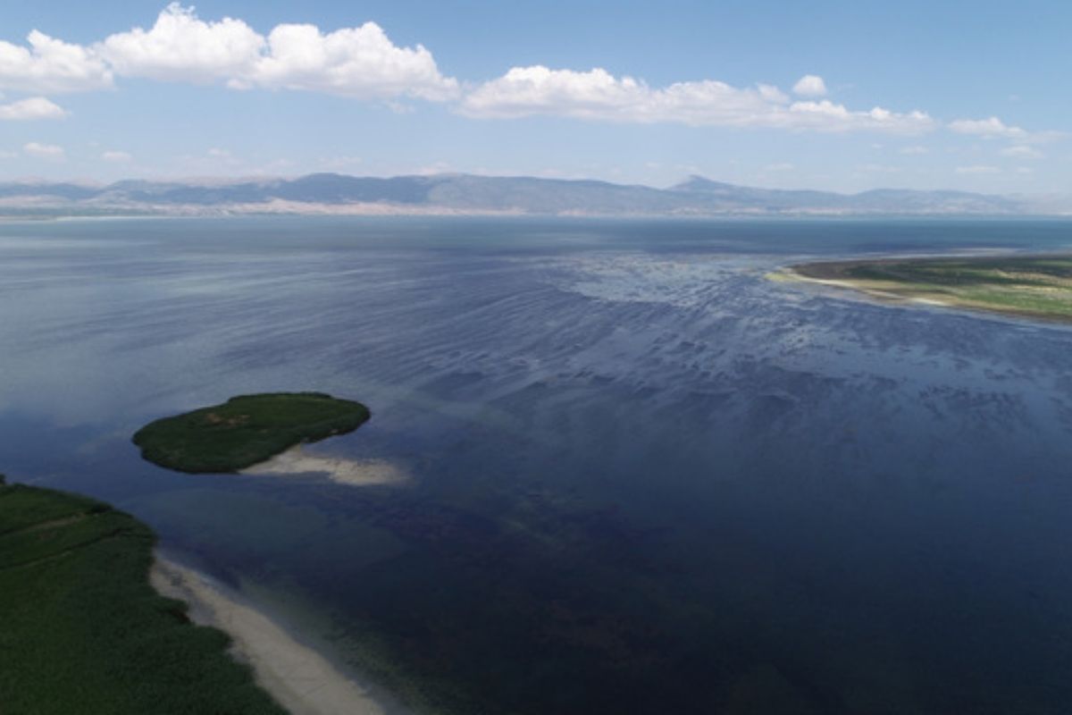 Eğirdir Gölü'nün bölünmesine 1,2 kilometre kaldı
